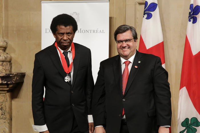 Dany Laferrière, officier